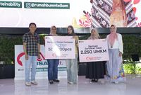 Peserta UMKM perempuan aktif mengikuti pelatihan dan bazar dalam inisiatif 'Kartini BISA Fest' yang diselenggarakan oleh Telkom untuk meningkatkan daya saing digital.