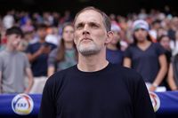 Thomas Tuchel, pelatih asal Jerman, dikaitkan secara hipotetis dengan pemilihan skuad Timnas Inggris untuk Piala Dunia 2026, menerapkan strategi spesialisasi mendalam.