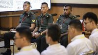 Ilustrasi penegakan hukum militer dalam kasus tindak pidana berat yang melibatkan anggota TNI sedang dalam proses peradilan.