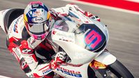 Hakim Danish Ramli (Malaysia) dan Veda Ega Pratama (Indonesia) bersaing ketat di lintasan balap Moto3. (Ilustrasi: Pertarungan pembalap muda di sirkuit)