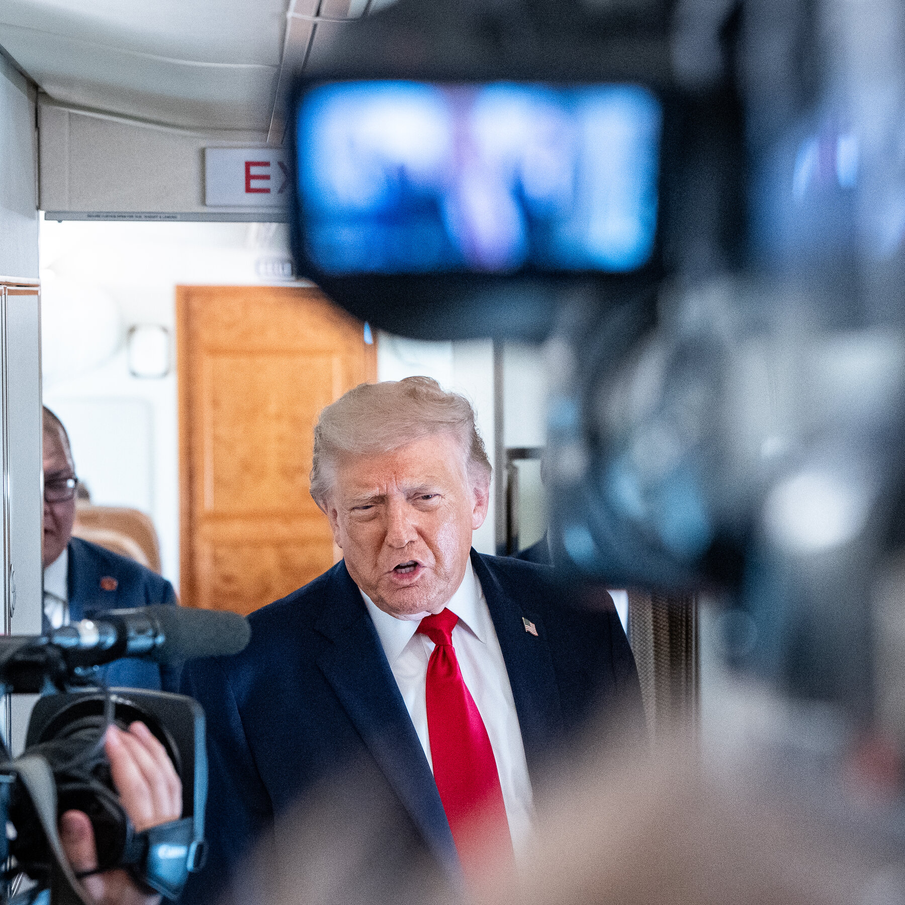 Mantan Presiden AS Donald Trump berbicara dalam sebuah acara, seringkali mengungkit dugaan kecurangan pemilu di berbagai negara bagian, termasuk California.