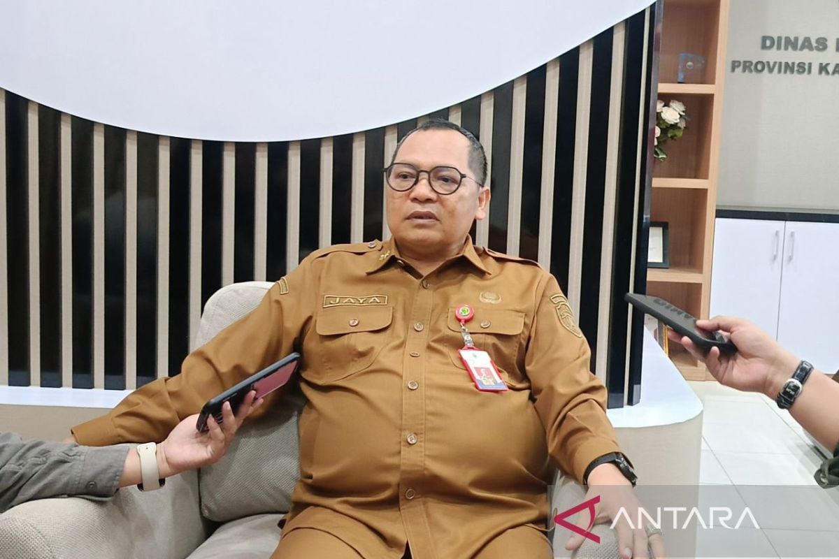 Petugas Dinas Kesehatan Kalimantan Timur saat melakukan sosialisasi pencegahan DBD di masyarakat.