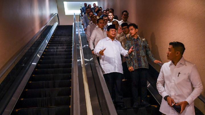 Ketua Umum Partai Kebangkitan Bangsa (PKB) dan Ketua Umum Partai Demokrat dalam sebuah kesempatan, menunjukkan sinergi politik yang fokus pada harapan masyarakat terhadap pemerintahan baru.