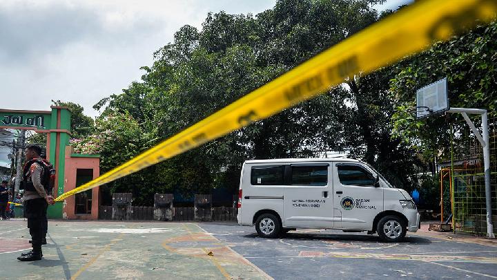 Penampakan kerusakan parah pada rumah warga di Pati pasca-insiden tabrakan oleh mobil distribusi SPPG.