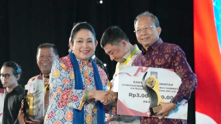 Gedung pusat pemerintahan di Denpasar, Bali, yang menjadi simbol kerja keras Pemerintah Provinsi Bali dalam meraih penghargaan dari Kemendagri untuk kinerja cemerlang di bidang penanggulangan kemiskinan, penurunan stunting, dan pengendalian inflasi.