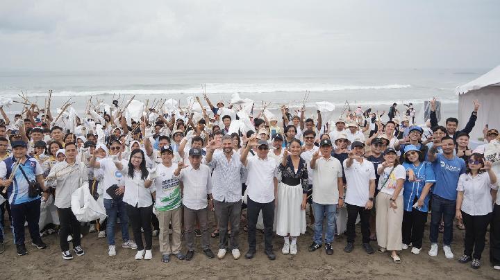 Perwakilan KKP, pemerintah daerah DKI Jakarta, NTT, Bali, dan DANA berdiskusi tentang strategi pengelolaan sampah darat untuk mencegah polusi laut, menandai komitmen bersama menjaga kelestarian perairan Indonesia.