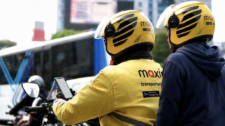 Tangkapan layar aplikasi Maxim yang menunjukkan antarmuka pengguna, mencerminkan kemudahan akses dan ragam layanan yang ditawarkan kepada jutaan pengguna di Indonesia.