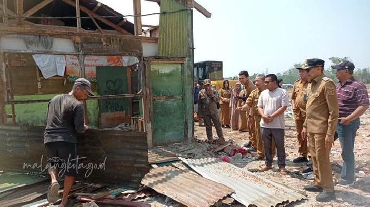 Pemerintah Kota Malang memulai pengerjaan rehabilitasi jalan di sekitar area Pasar Induk Gadang setelah sukses menuntaskan relokasi pedagang, sebagai bagian dari upaya penataan kawasan strategis.