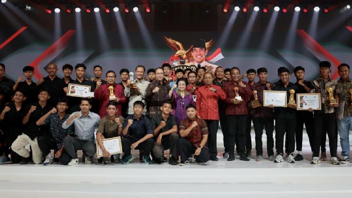 Ketua DPD PDI Perjuangan Bali, Wayan Koster, melaporkan partisipasi 625 desa dalam perayaan Bulan Bung Karno 2026, yang menjadi wujud nyata semangat gotong royong dan implementasi Trisakti Bung Karno.