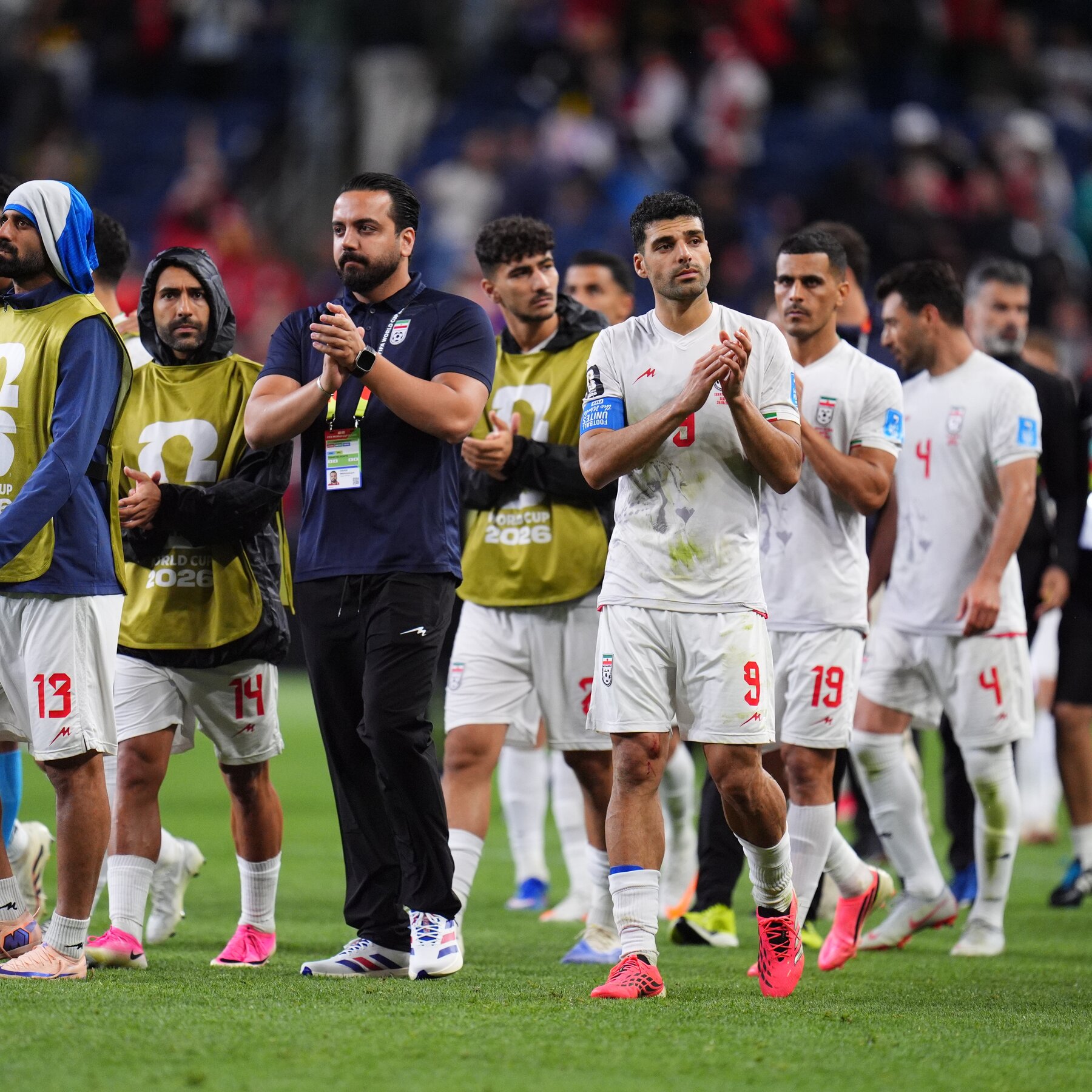 Tim nasional Iran saat bertanding di Piala Dunia 2022, perjalanannya diwarnai oleh gejolak politik dan pernyataan kontroversial dari federasi.