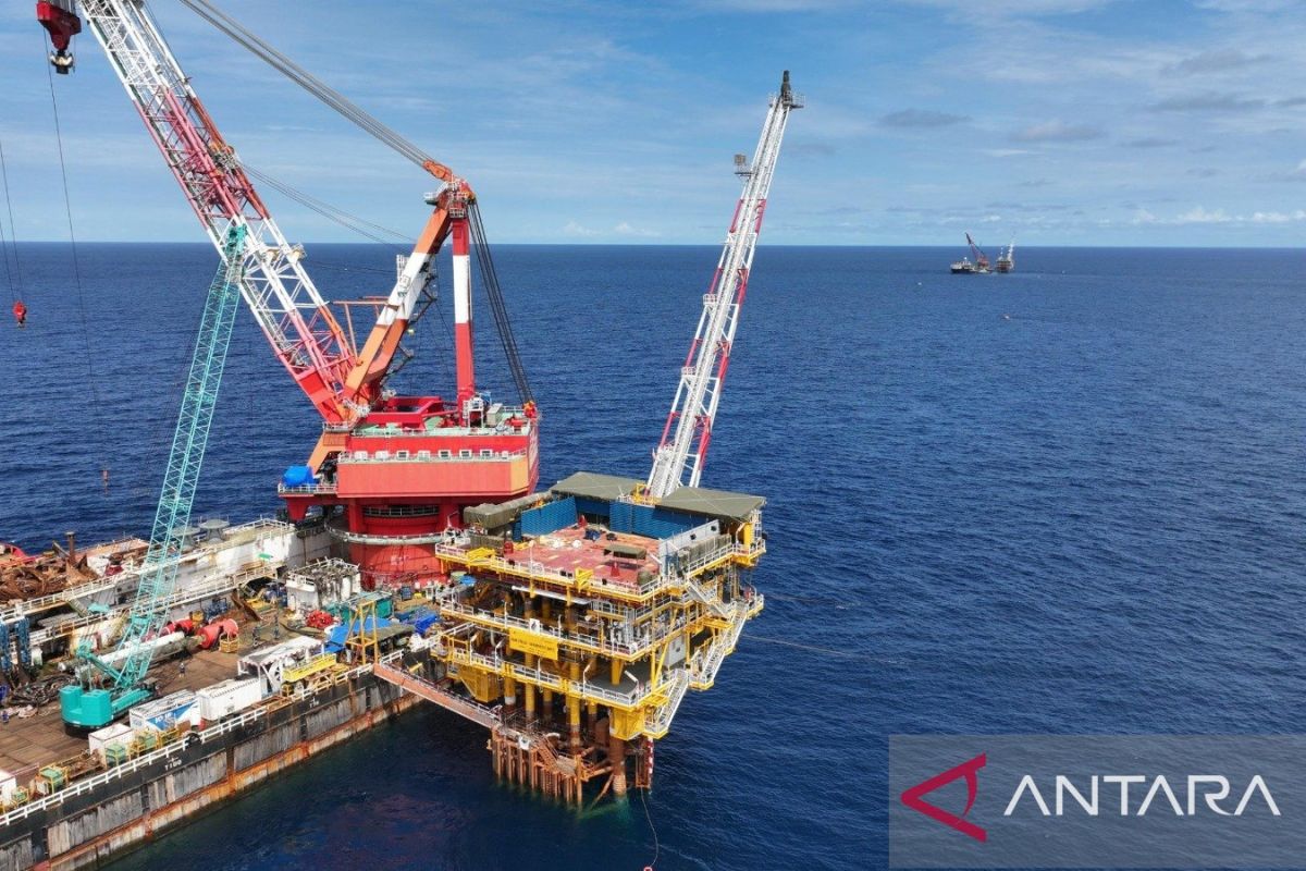 Anjungan lepas pantai Manpatu milik PT Pertamina Hulu Mahakam (PHM) beroperasi di Wilayah Kerja Mahakam, Kalimantan Timur, memainkan peran krusial dalam menopang produksi gas nasional dan ketahanan energi.