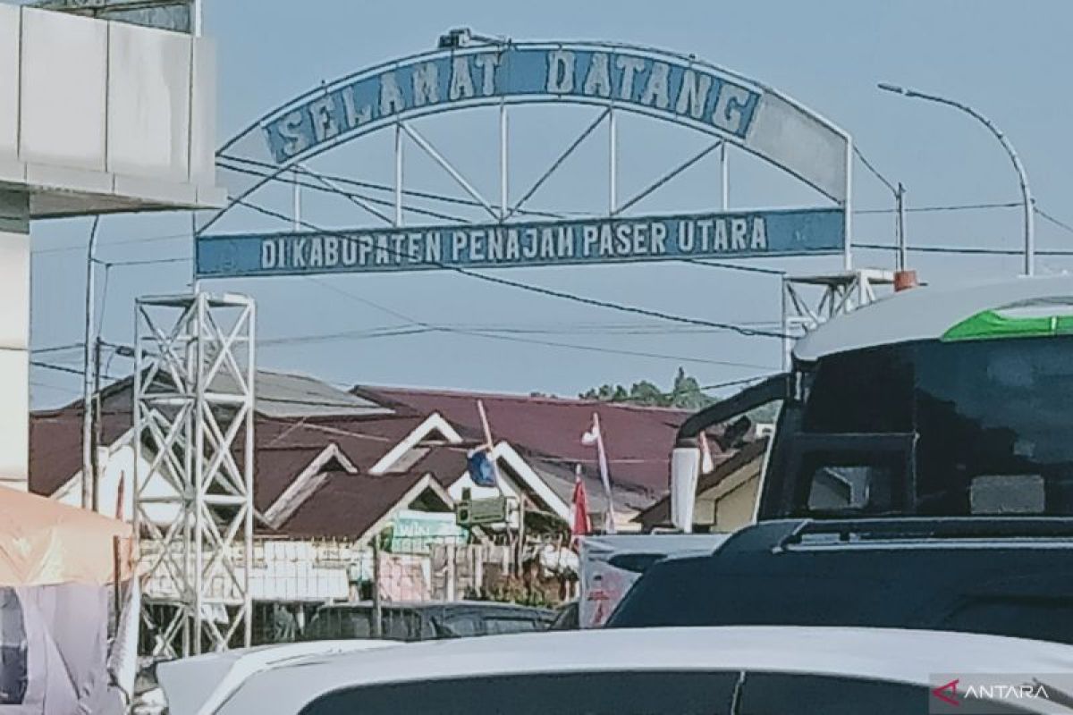 Ilustrasi armada tangki air bersih siap mendistribusikan pasokan saat krisis air akibat kemarau panjang.