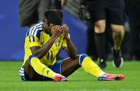 Winger Swedia, Anthony Elanga, menunjukkan kekecewaan mendalam usai laga Swedia vs Jepang yang berakhir imbang 1-1, sebelum akhirnya menyadari bahwa hasil tersebut sudah meloloskan negaranya ke babak 32 besar Piala Dunia 2026.