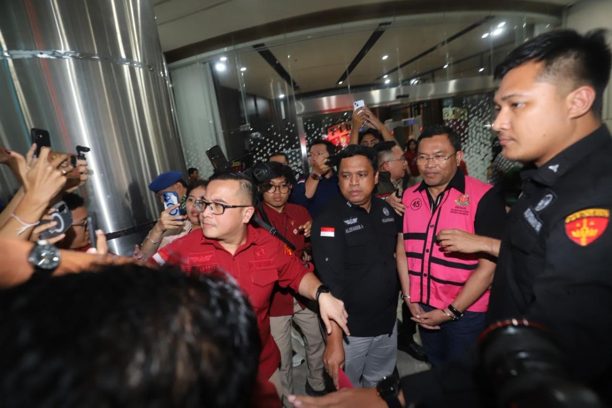 Mantan Wakil Kepala Badan Gizi Nasional (BGN), Sony Sonjaya, menghadapi pemeriksaan Kejaksaan Agung terkait dugaan korupsi program Makan Bergizi Gratis.