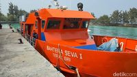 Kapal BRI Bahtera Seva I berlabuh, siap melayani kebutuhan perbankan warga Pulau Tidung, Kepulauan Seribu.