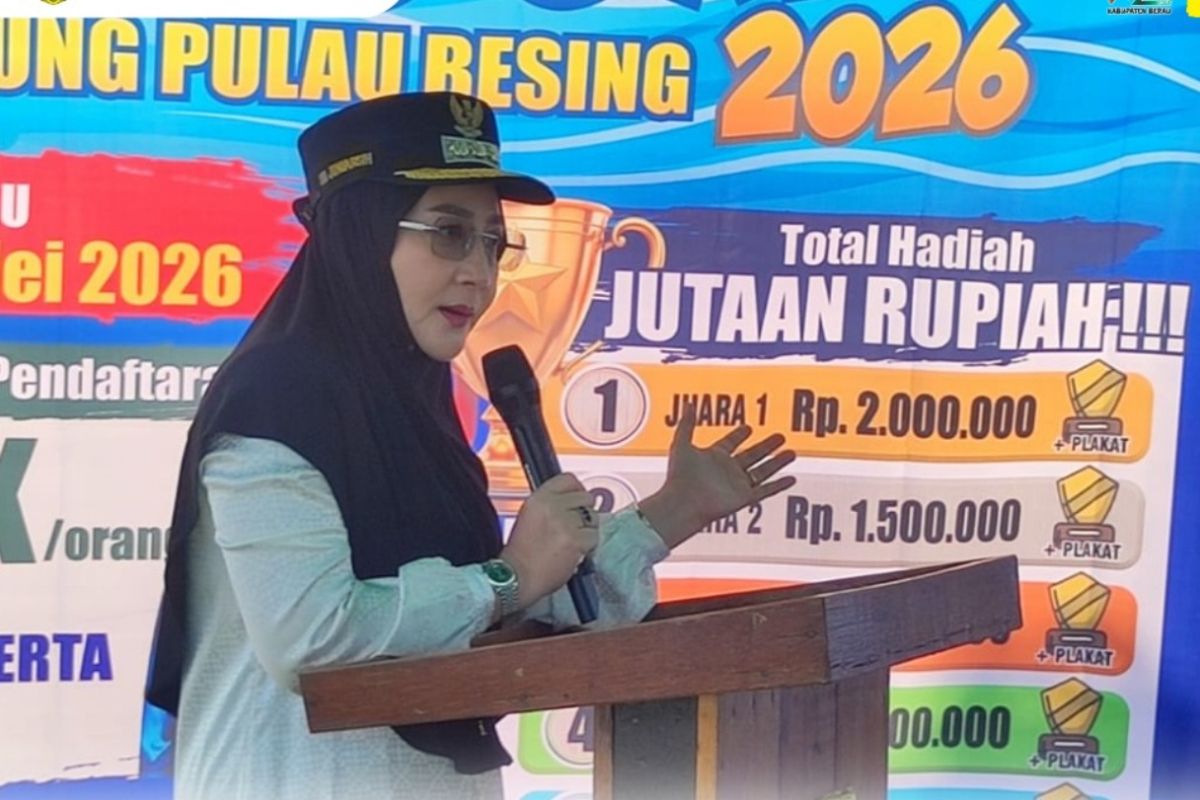 Bupati Berau Sri Juniarsih Mas saat memberikan arahan kepada perwakilan masyarakat desa tentang pentingnya pengembangan potensi lokal untuk kemandirian desa sesuai Permendesa PDTT.