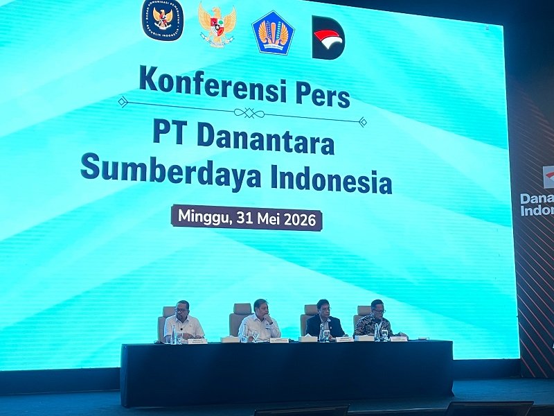 Menteri Koordinator Bidang Perekonomian, Airlangga Hartarto, saat menyampaikan pernyataan penting terkait kebijakan ekonomi pemerintah.