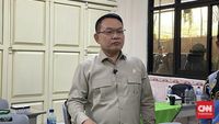 Kepala Staf Presiden (KSP) Dudung Abdurachman memberikan keterangan pers terkait komitmen pemerintah dalam memberantas korupsi di lingkungan pemerintahan, khususnya pada program-program strategis.