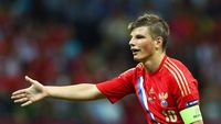 Andrey Arshavin, mantan bintang Arsenal dan timnas Rusia, saat tertangkap kamera memberikan dukungan kepada timnas Uzbekistan di ajang Piala Asia AFC 2023.