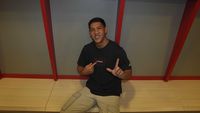 Striker lokal Persija Jakarta, Eksel Runtukahu, saat beraksi di lapangan hijau setelah perpanjangan kontraknya yang menegaskan ambisi juara Macan Kemayoran.