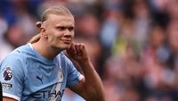 Erling Haaland beraksi di lapangan. Klaim transfernya oleh calon presiden Real Madrid memicu ancaman gugatan dari Manchester City.