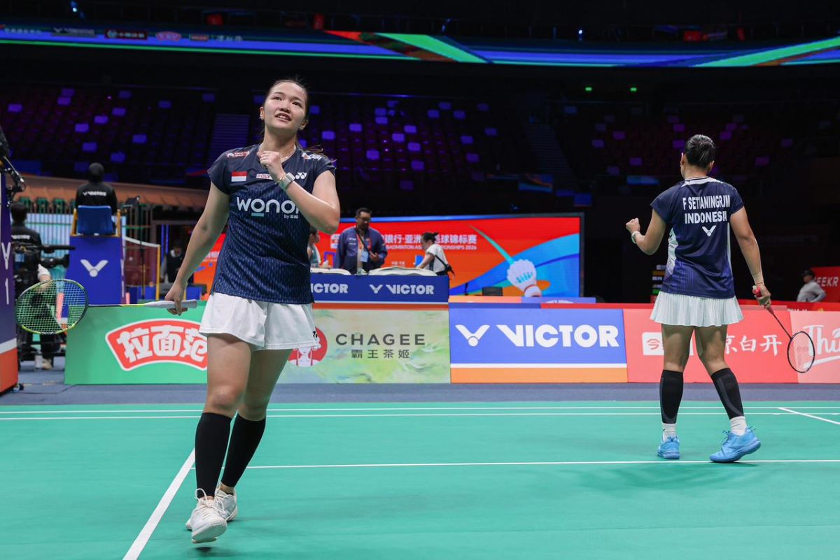Aksi para pebulutangkis Indonesia menunjukkan semangat juang tinggi di Istora Senayan, rumah bagi ajang Indonesia Open.
