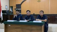 Ilustrasi KTP dan dokumen yang terkait dengan pendirian yayasan, menggambarkan potensi penyalahgunaan identitas seperti yang dialami Hakim Rafid Ihsan Lubis di Bengkulu.