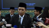 Penasihat Khusus Presiden, Hasan Nasbi, mengungkapkan praktik curang di sektor sawit dan batu bara yang merugikan negara triliunan rupiah setiap tahunnya.