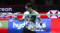 Jonatan Christie, tunggal putra andalan Indonesia, menunjukkan ekspresi kebahagiaan dan rasa syukur setelah berhasil menembus final Indonesia Open untuk pertama kalinya dalam karirnya, sebuah momen yang telah lama dinantikan.