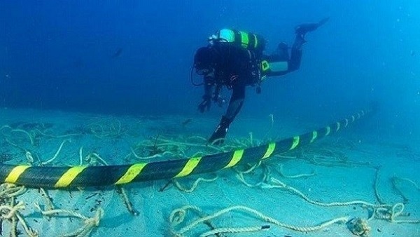 Sistem Komunikasi Kabel Laut (SKKL) Rising 8 mulai beroperasi, memperkuat jaringan fiber optik bawah laut Indonesia.