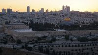 Bendera Israel dikibarkan di kompleks Masjid Al-Aqsa, Yerusalem, memicu kecaman keras dari Indonesia dan sejumlah negara Muslim yang menuntut penghormatan terhadap situs suci.