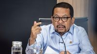 Presiden Prabowo Subianto saat melakukan kunjungan kerja ke luar negeri, fokus pada pengamanan pasokan minyak mentah sebagai prioritas diplomasi energi.