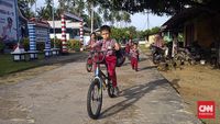 Bupati Natuna Cen Sui Lan saat mengusulkan program Sekolah Satu Atap untuk pemerataan pendidikan di daerah terpencil Natuna.