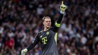 Joshua Kimmich (kanan) saat sesi latihan bersama Timnas Jerman. Ia membela rekan setimnya, Manuel Neuer, dari kritik publik terkait kembalinya sang kiper ke skuad Der Panzer menjelang Euro 2024.