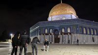 Kompleks Masjid Al-Aqsa di Yerusalem yang menjadi pusat perdebatan status perwalian. (Foto Ilustrasi)