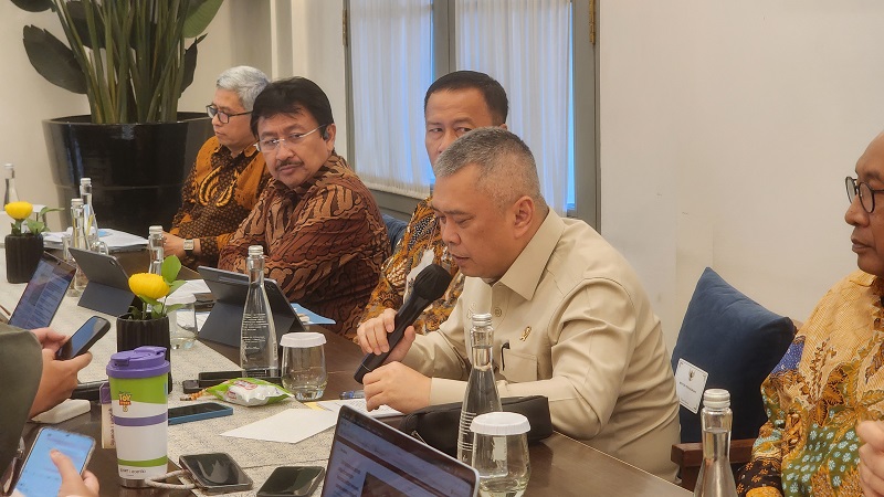 Menteri Perhubungan Dudy Purwagandhi saat menyampaikan keterangan pers terkait kebijakan tarif penerbangan