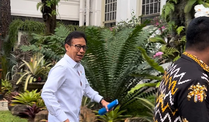 Menteri Kesehatan Budi Gunadi Sadikin (BGS) memasuki halaman Istana Kepresidenan, Jakarta, Selasa (9/6/2026), untuk memenuhi panggilan Presiden Prabowo Subianto.