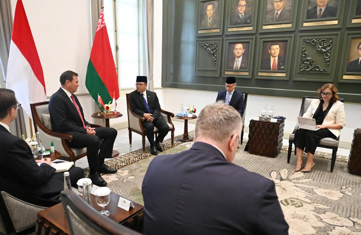 Presiden Prabowo Subianto (kiri) menyambut kunjungan Presiden Belarus Aleksandr Lukashenko (kanan) di Istana Merdeka, Jakarta, pada 2 Juli 2026, dalam upaya memperkuat kemitraan strategis kedua negara.
