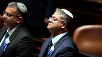 Menteri Keamanan Nasional Israel Itamar Ben Gvir berpidato di Yerusalem. Ia dilaporkan membatalkan perjalanan keluarga ke AS akibat kesulitan visa.