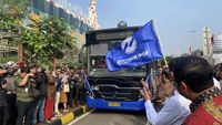 Pengguna moda transportasi Transjabodetabek berharap pemerintah daerah terkait, khususnya DKI Jakarta dan Jawa Barat, dapat bersinergi menjaga tarif tetap terjangkau demi keberlanjutan mobilitas warga.