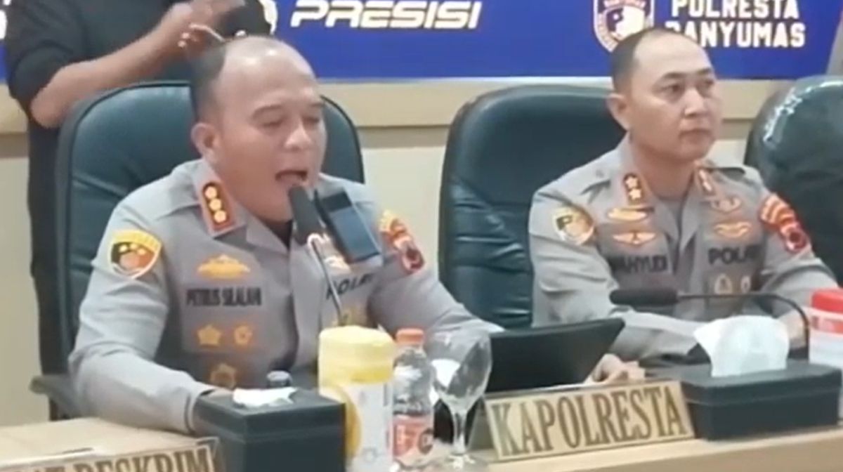 Petugas kepolisian mengamankan tersangka penipuan berkedok agama yang mengklaim keturunan sultan di Purwokerto.