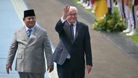 Presiden Prabowo Subianto menyambut hangat Presiden Republik Federal Jerman Frank-Walter Steinmeier di Istana Merdeka, menandai dimulainya kunjungan kenegaraan.