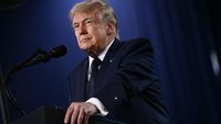 Presiden AS Donald Trump saat menyampaikan pernyataan di Gedung Putih. Pengumuman mendadak mengenai operasi antinarkoba AS memicu berbagai pertanyaan geopolitik.
