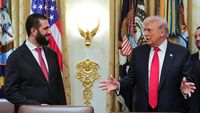 Mantan Presiden AS Donald Trump berbicara tentang isu Timur Tengah, dengan latar belakang kompleksitas hubungan Israel, Hizbullah, dan Suriah.