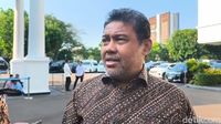 Said Iqbal saat menyampaikan orasi dalam sebuah acara serikat pekerja. Beliau akan melaporkan potensi hengkangnya raksasa otomotif Jepang kepada Presiden Prabowo Subianto, menimbulkan kekhawatiran serius terhadap sektor ketenagakerjaan dan investasi.