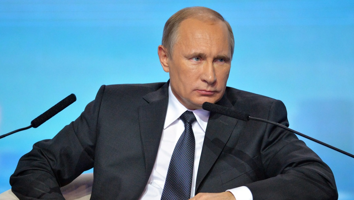 Presiden Rusia Vladimir Putin dalam sebuah konferensi pers. Pernyataan terbarunya mengenai kesiapan bernegosiasi diselimuti klaim penguasaan wilayah di Ukraina.