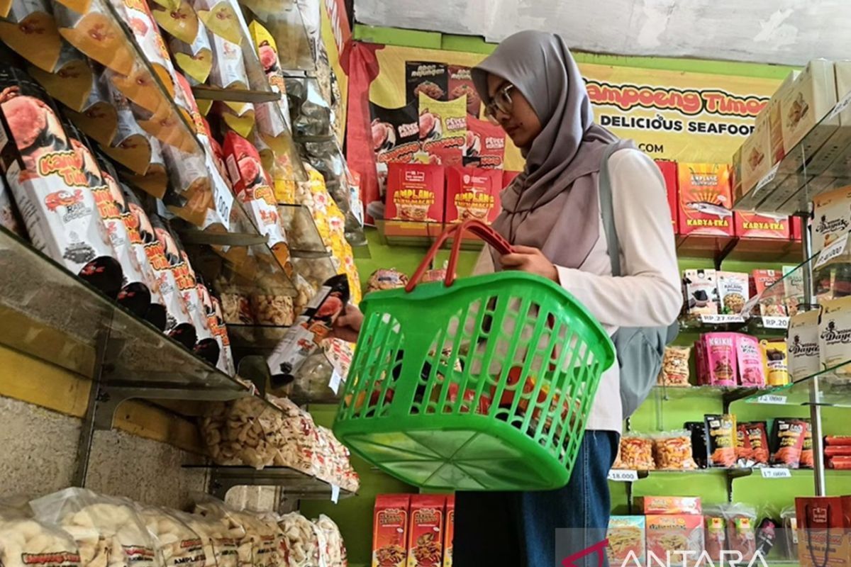 Produk kerajinan tangan UMKM Kalimantan Timur siap menembus pasar global dengan dukungan Disperindagkop setempat.