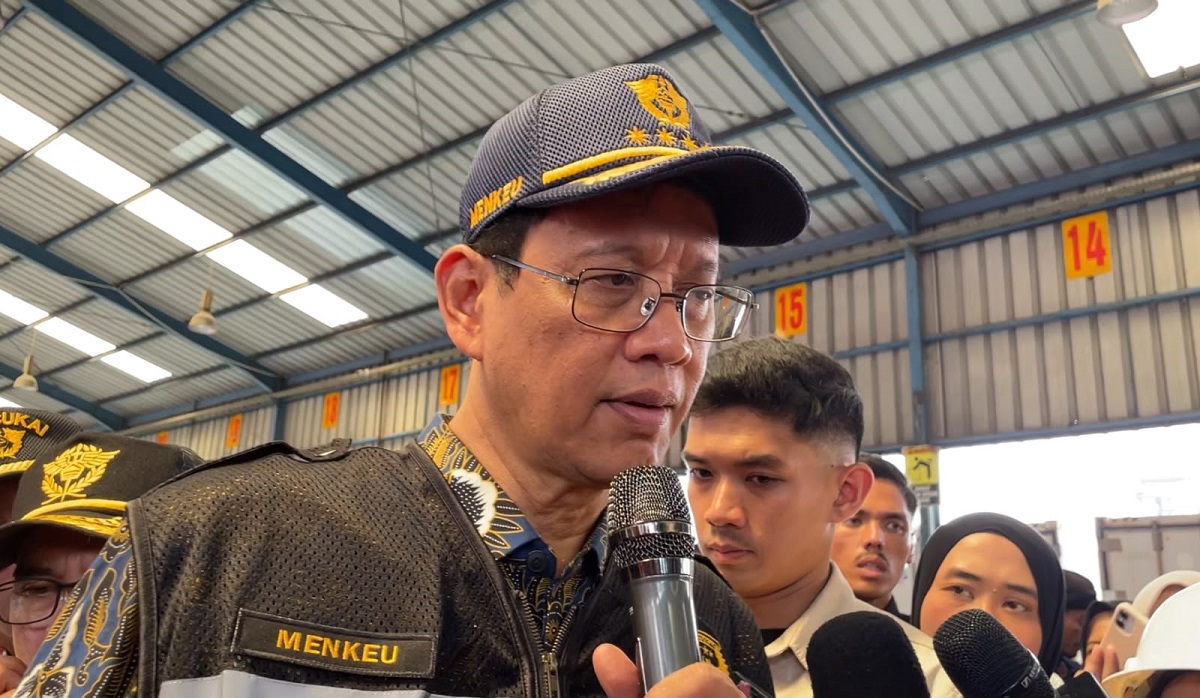Seorang pejabat pemerintah memberikan pernyataan pers tentang kondisi ekonomi Indonesia di tengah kekhawatiran pasar.