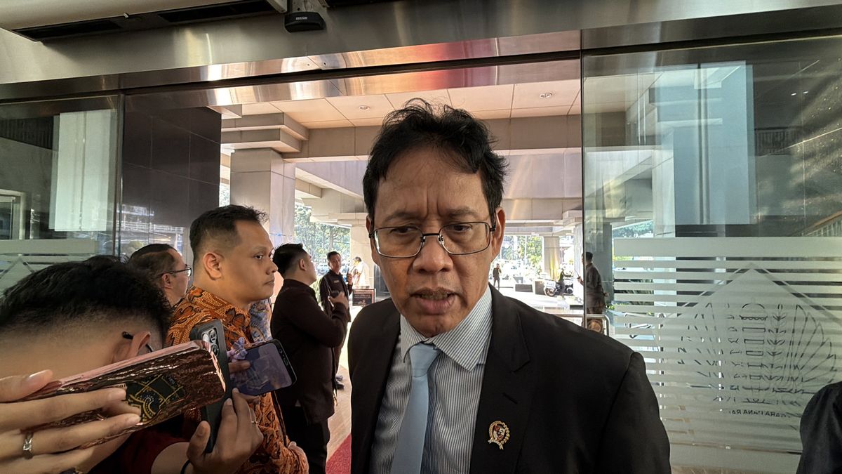 Purbaya Yudhi Sadewa saat menyampaikan pandangannya mengenai kebijakan energi nasional.