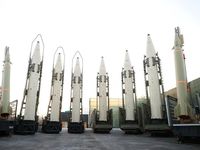Bendera Iran berkibar di Teheran, ibu kota negara tersebut, di tengah klaim serangan terhadap 18 target militer AS di Timur Tengah.